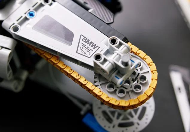 Lego Technic 42130 BMW M 1000 RR home 3 - لگو تکنیک موتورسیکلت بی ام و (دبلیو) 42130 LEGO BMW M 1000 RR