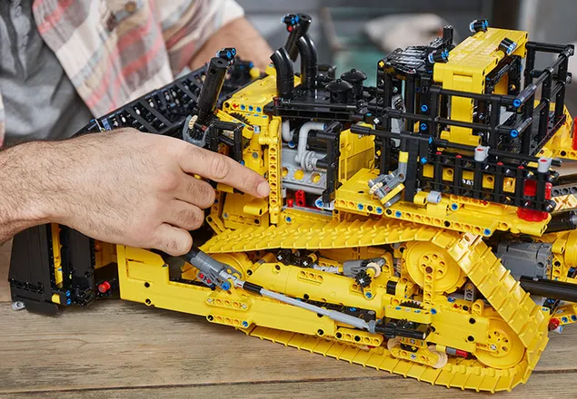 Lego Technic 42131 app controlled cat d11 bulldozer h 4 - لگو بولدوزر کاترپیلار (تکنیک) LEGO Caterpillar d11 Bulldozer 42131
