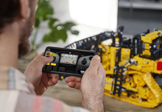 Lego Technic 42131 app controlled cat d11 bulldozer h 5 - لگو بولدوزر کاترپیلار (تکنیک) LEGO Caterpillar d11 Bulldozer 42131