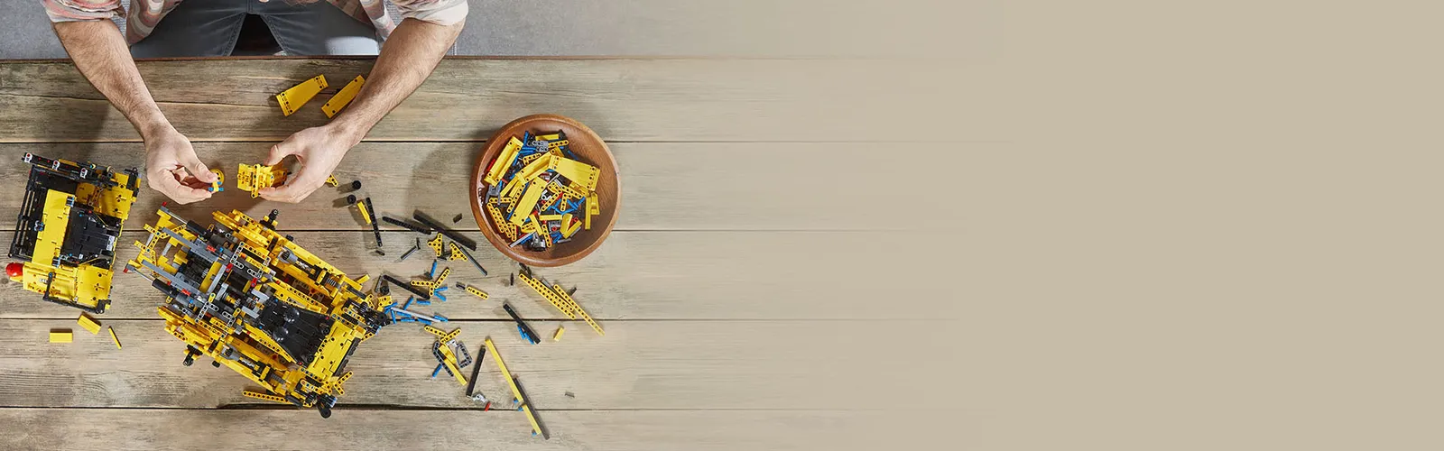 Lego Technic 42131 app controlled cat d11 bulldozer h 7 - لگو بولدوزر کاترپیلار (تکنیک) LEGO Caterpillar d11 Bulldozer 42131