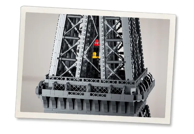 Lego icon Eiffel Tower h 10307 4 - لگو برج ایفل (آیکونز) LEGO Eiffel Tower 10307