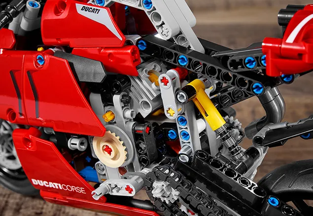 lego technic Ducati Panigale V4 R h 42107 5 - لگو تکنیک موتور دوکاتی پانیگال مدل Ducati Panigale v4 r 42107