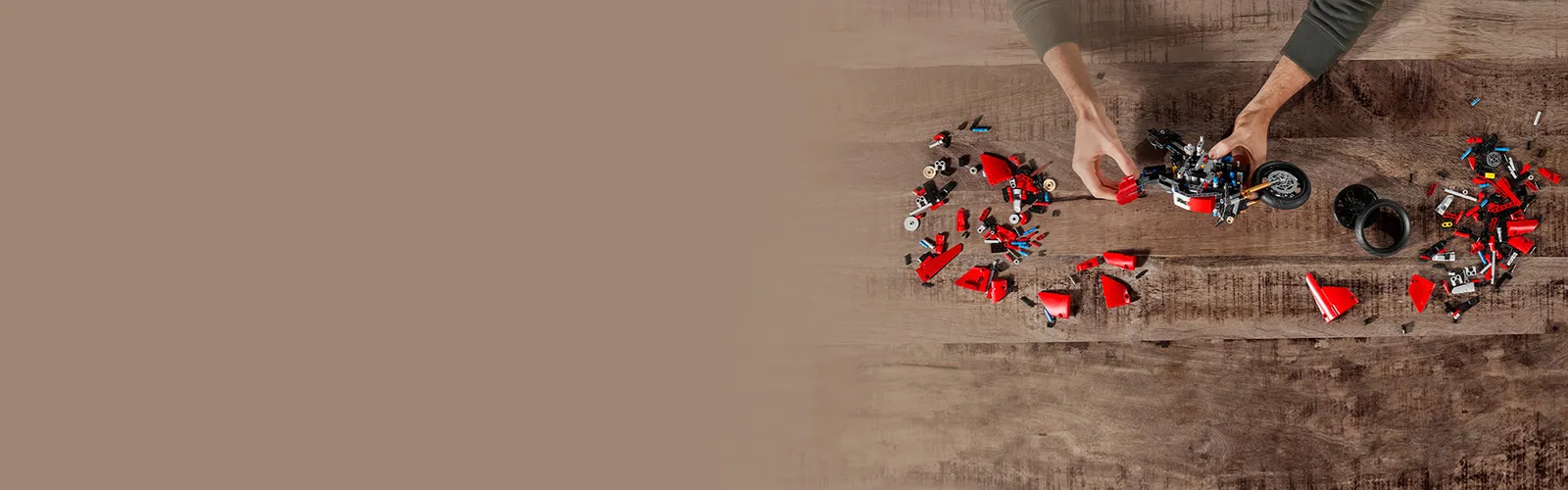 lego technic Ducati Panigale V4 R h 42107 9 - لگو تکنیک موتور دوکاتی پانیگال مدل Ducati Panigale v4 r 42107