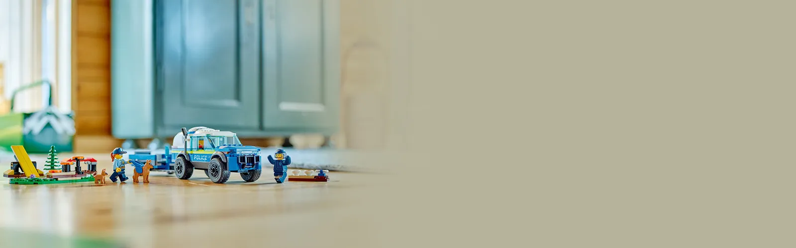 lego mobile police dog training h 60369 6 - لگو سیتی آموزش سگ پلیس سیار LEGO Mobile Police Dog Training 60369